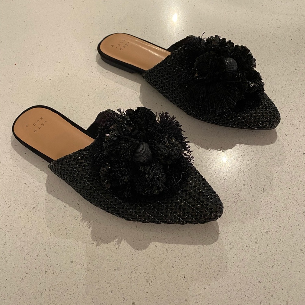 ⭐️2/$20⭐️A New Day Black Woven Slide with Pompom